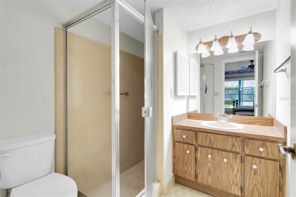 For Sale: $99,900 (2 beds, 2 baths, 978 Square Feet)