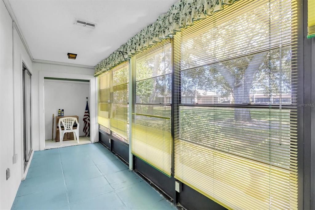 For Sale: $99,900 (2 beds, 2 baths, 978 Square Feet)