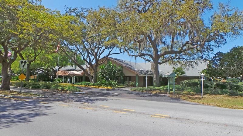 For Sale: $99,900 (2 beds, 2 baths, 978 Square Feet)