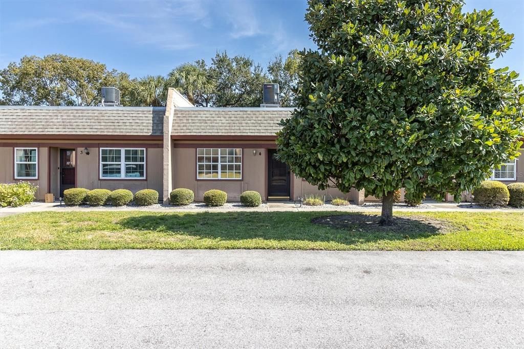 For Sale: $99,900 (2 beds, 2 baths, 978 Square Feet)