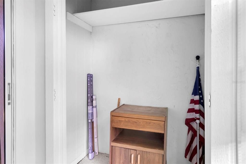 For Sale: $99,900 (2 beds, 2 baths, 978 Square Feet)