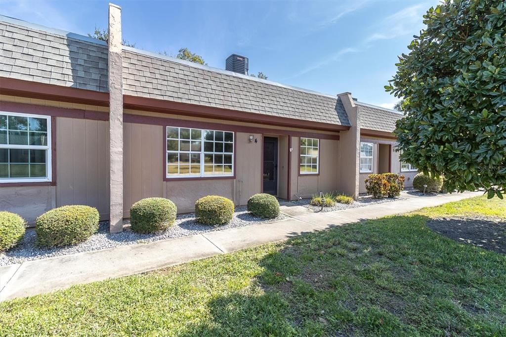 For Sale: $99,900 (2 beds, 2 baths, 978 Square Feet)