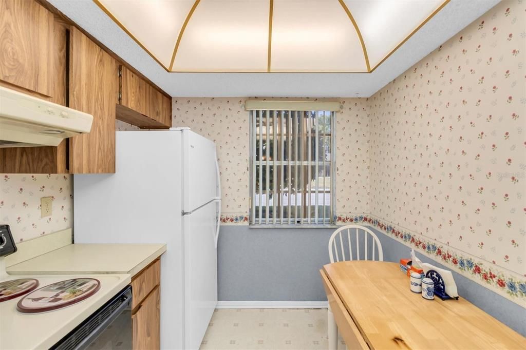 For Sale: $99,900 (2 beds, 2 baths, 978 Square Feet)