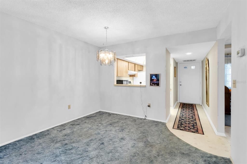 For Sale: $99,900 (2 beds, 2 baths, 978 Square Feet)