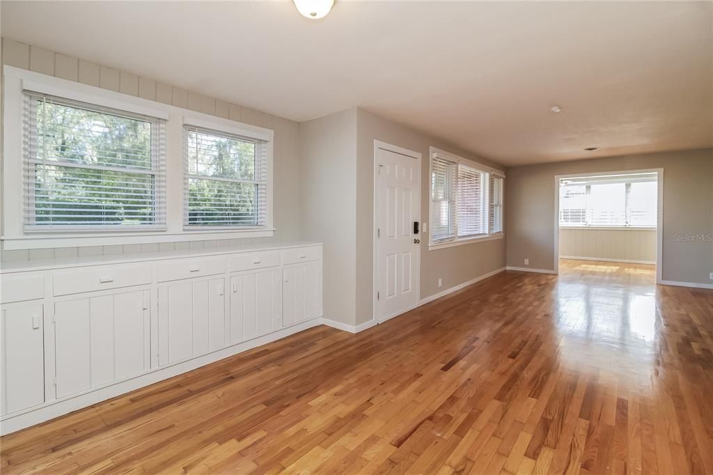 出租: $1,930 (3 贝兹, 3 浴室, 1761 平方英尺)