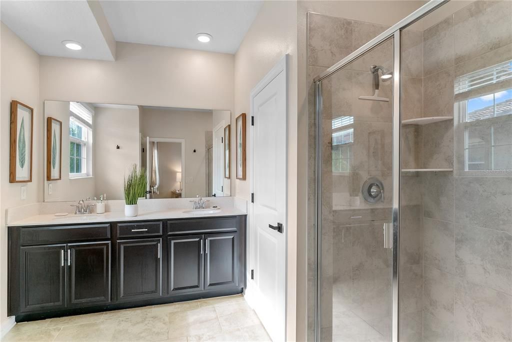 Active With Contract: $275,000 (3 beds, 2 baths, 1731 Square Feet)