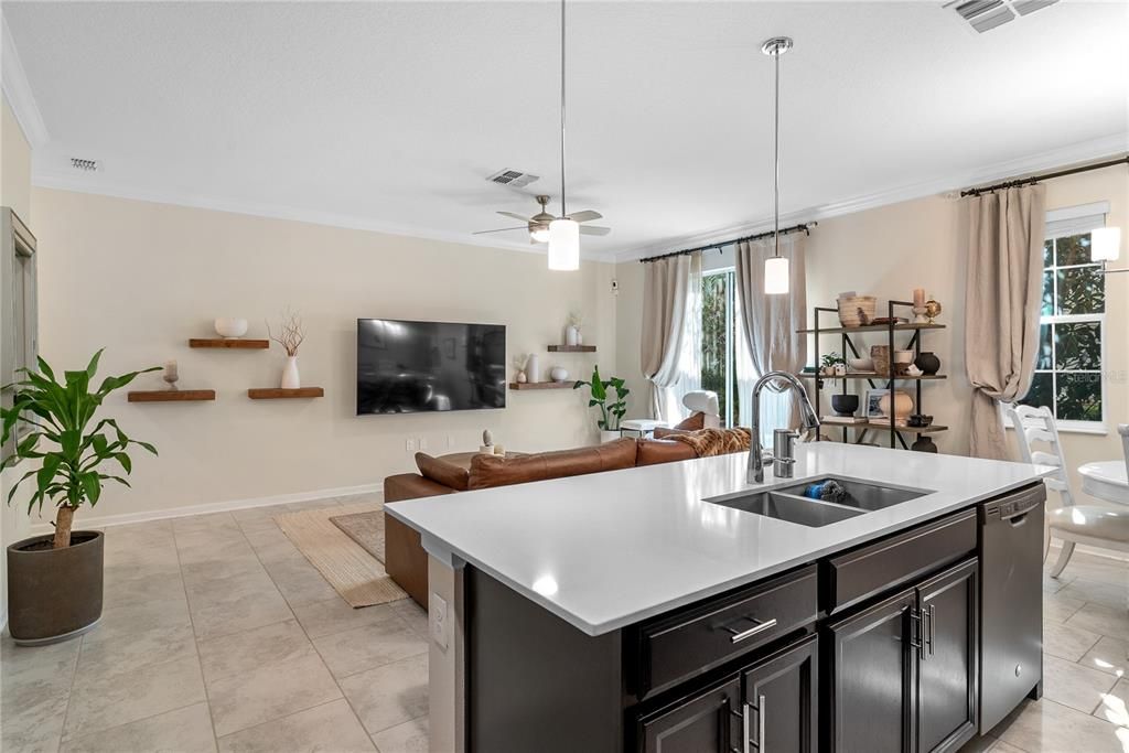 Active With Contract: $275,000 (3 beds, 2 baths, 1731 Square Feet)