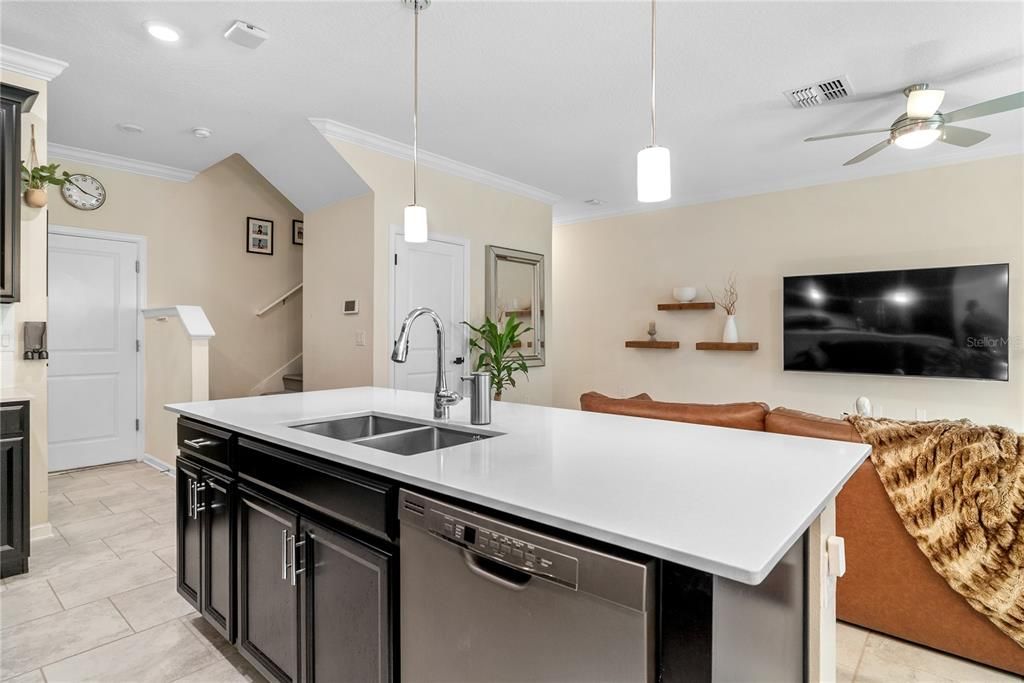 Active With Contract: $275,000 (3 beds, 2 baths, 1731 Square Feet)