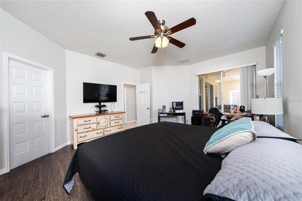 For Sale: $419,000 (4 beds, 2 baths, 2052 Square Feet)