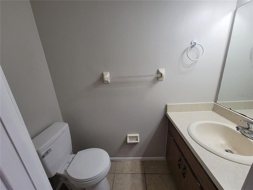 На продажу: $135,000 (2 спален, 1 ванн, 1154 Квадратных фут)