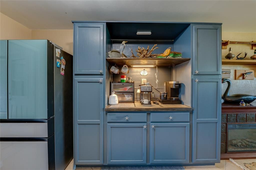 待售: $334,000 (2 贝兹, 1 浴室, 882 平方英尺)