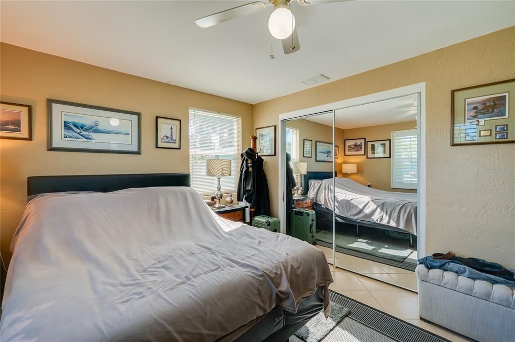 待售: $334,000 (2 贝兹, 1 浴室, 882 平方英尺)