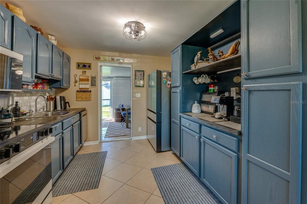 待售: $334,000 (2 贝兹, 1 浴室, 882 平方英尺)