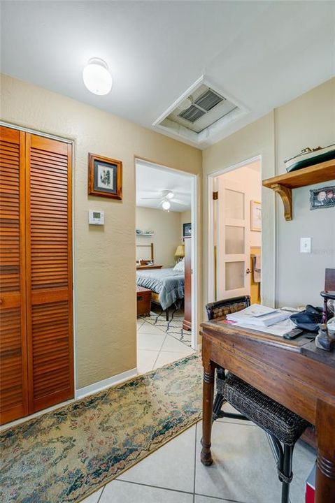 待售: $334,000 (2 贝兹, 1 浴室, 882 平方英尺)