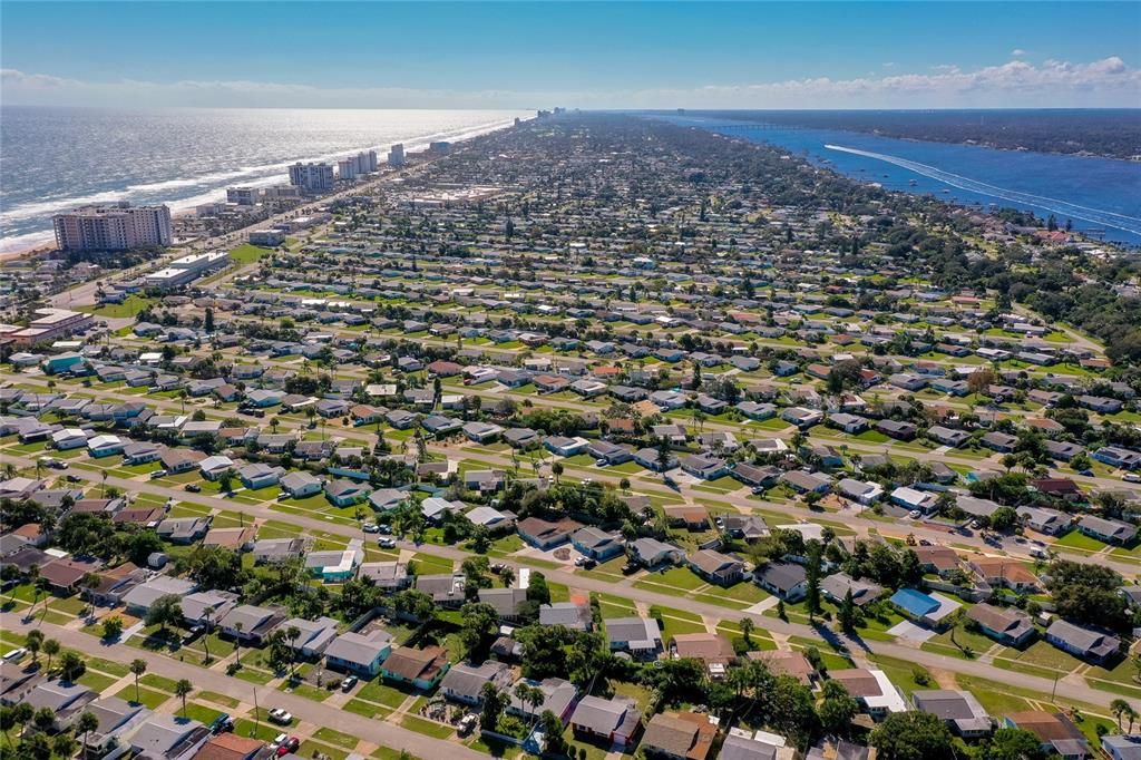 待售: $334,000 (2 贝兹, 1 浴室, 882 平方英尺)