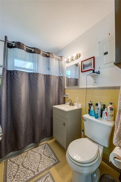 待售: $334,000 (2 贝兹, 1 浴室, 882 平方英尺)