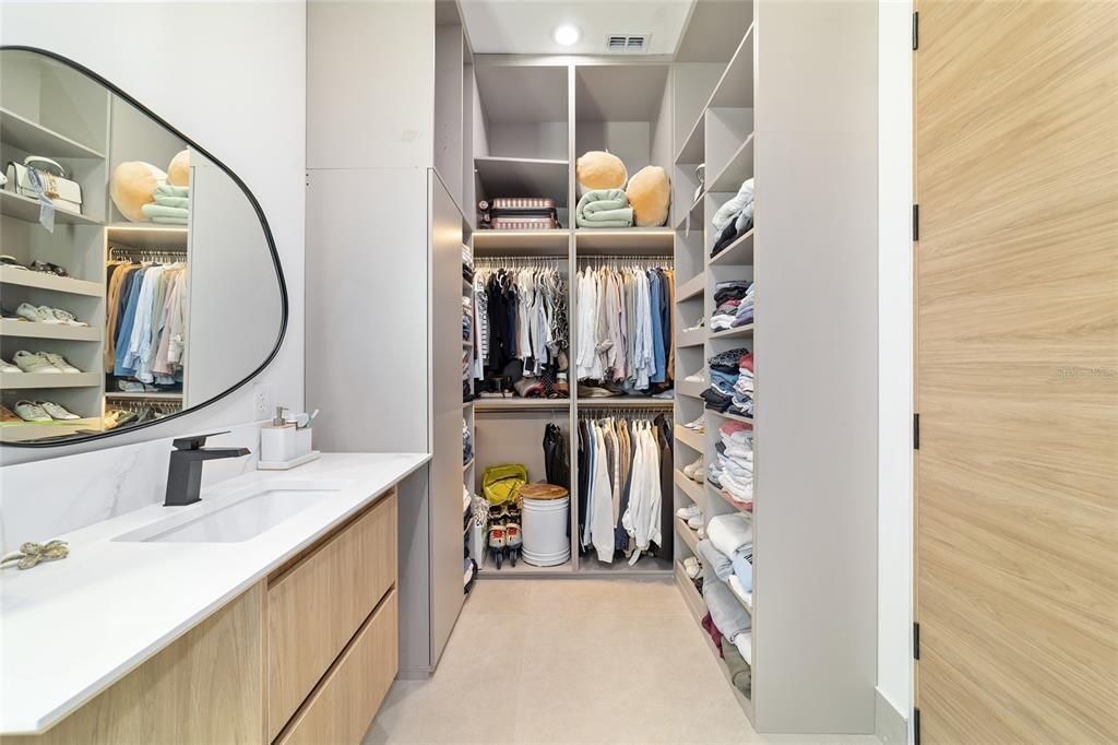 En Venta: $1,295,000 (3 camas, 4 baños, 3499 Pies cuadrados)