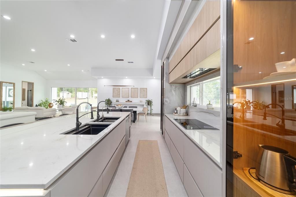 En Venta: $1,295,000 (3 camas, 4 baños, 3499 Pies cuadrados)