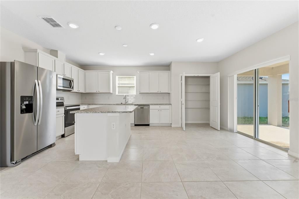 В аренду: $2,800 (4 спален, 3 ванн, 2178 Квадратных фут)