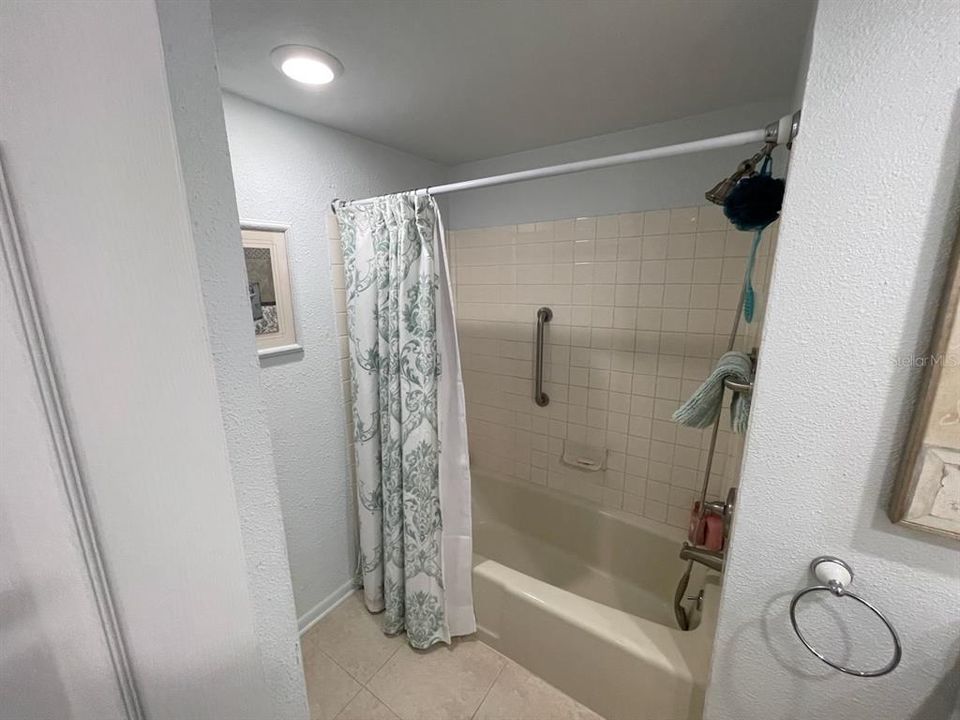 Под контрактом: $130,000 (1 спален, 1 ванн, 822 Квадратных фут)