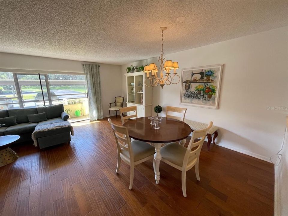 Под контрактом: $130,000 (1 спален, 1 ванн, 822 Квадратных фут)