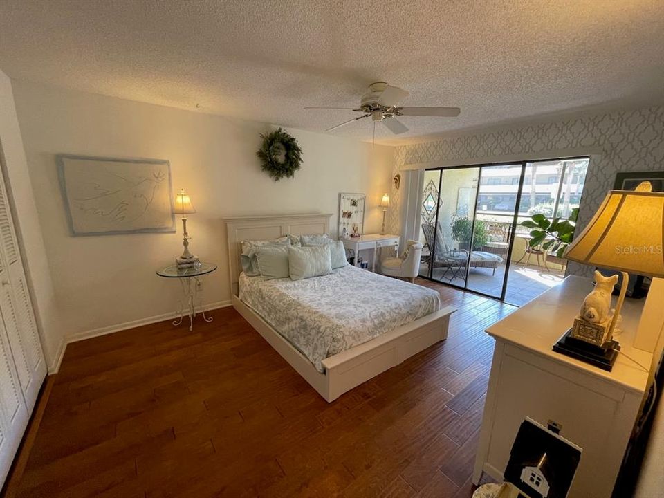 Под контрактом: $130,000 (1 спален, 1 ванн, 822 Квадратных фут)