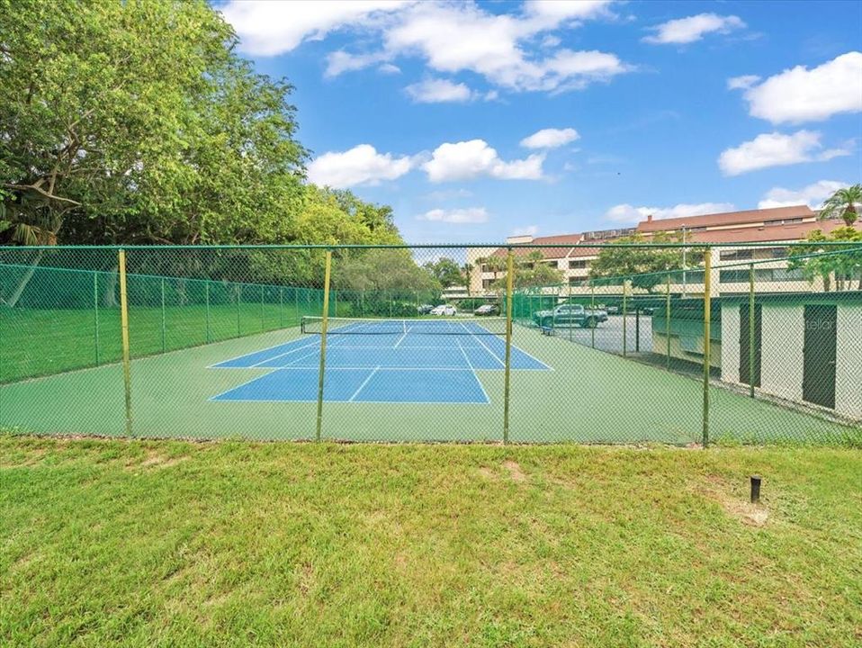 Под контрактом: $130,000 (1 спален, 1 ванн, 822 Квадратных фут)