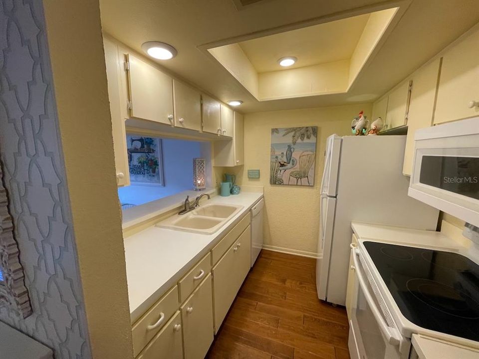 Под контрактом: $130,000 (1 спален, 1 ванн, 822 Квадратных фут)