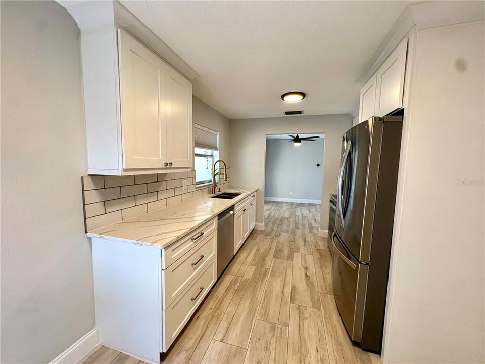 Activo con contrato: $2,375 (2 camas, 2 baños, 1060 Pies cuadrados)