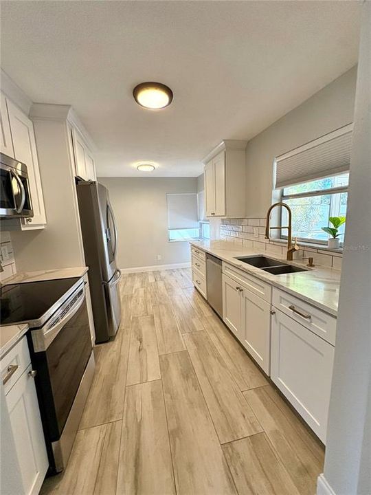 Activo con contrato: $2,375 (2 camas, 2 baños, 1060 Pies cuadrados)