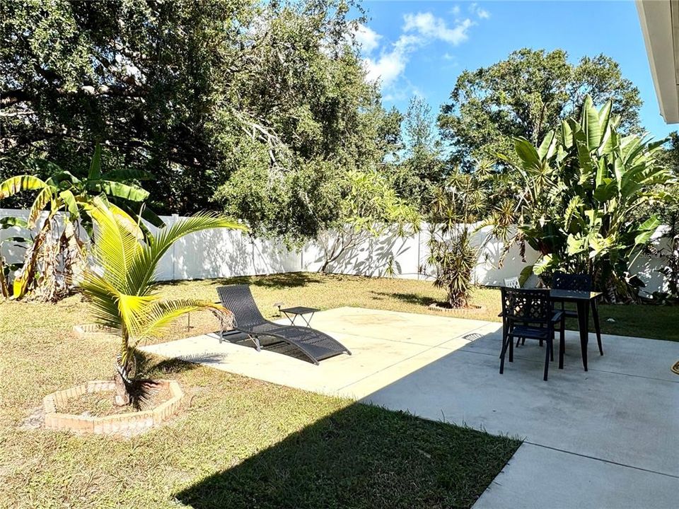 Activo con contrato: $2,375 (2 camas, 2 baños, 1060 Pies cuadrados)