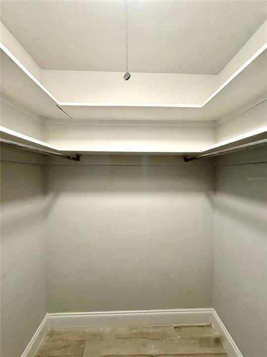 Activo con contrato: $2,375 (2 camas, 2 baños, 1060 Pies cuadrados)