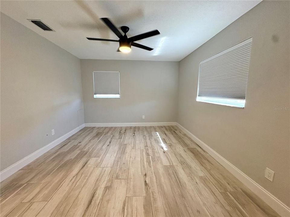 Activo con contrato: $2,375 (2 camas, 2 baños, 1060 Pies cuadrados)