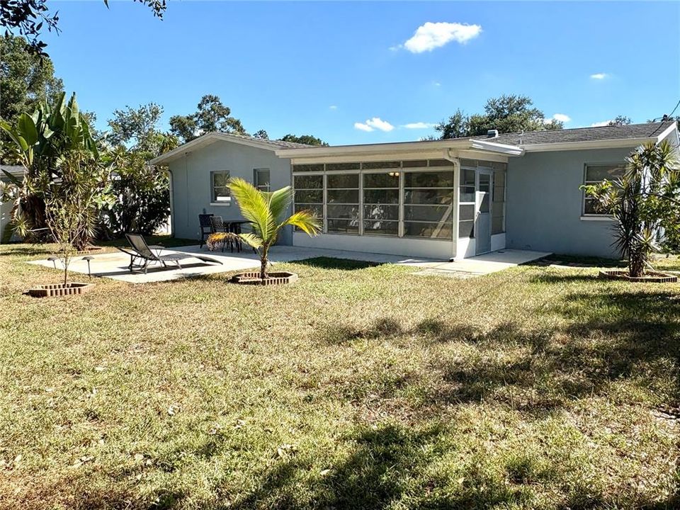 Activo con contrato: $2,375 (2 camas, 2 baños, 1060 Pies cuadrados)