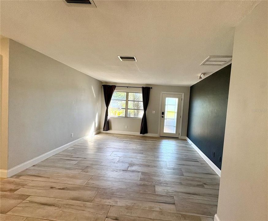 Activo con contrato: $2,375 (2 camas, 2 baños, 1060 Pies cuadrados)