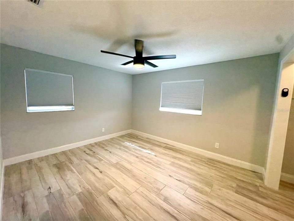 Activo con contrato: $2,375 (2 camas, 2 baños, 1060 Pies cuadrados)