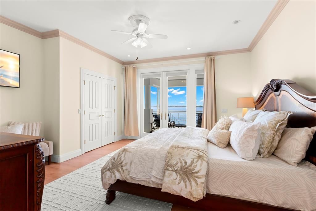 На продажу: $5,995,000 (5 спален, 5 ванн, 6147 Квадратных фут)