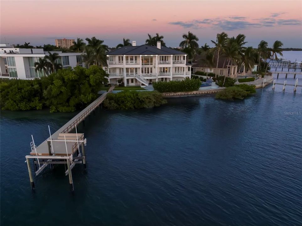 На продажу: $5,995,000 (5 спален, 5 ванн, 6147 Квадратных фут)