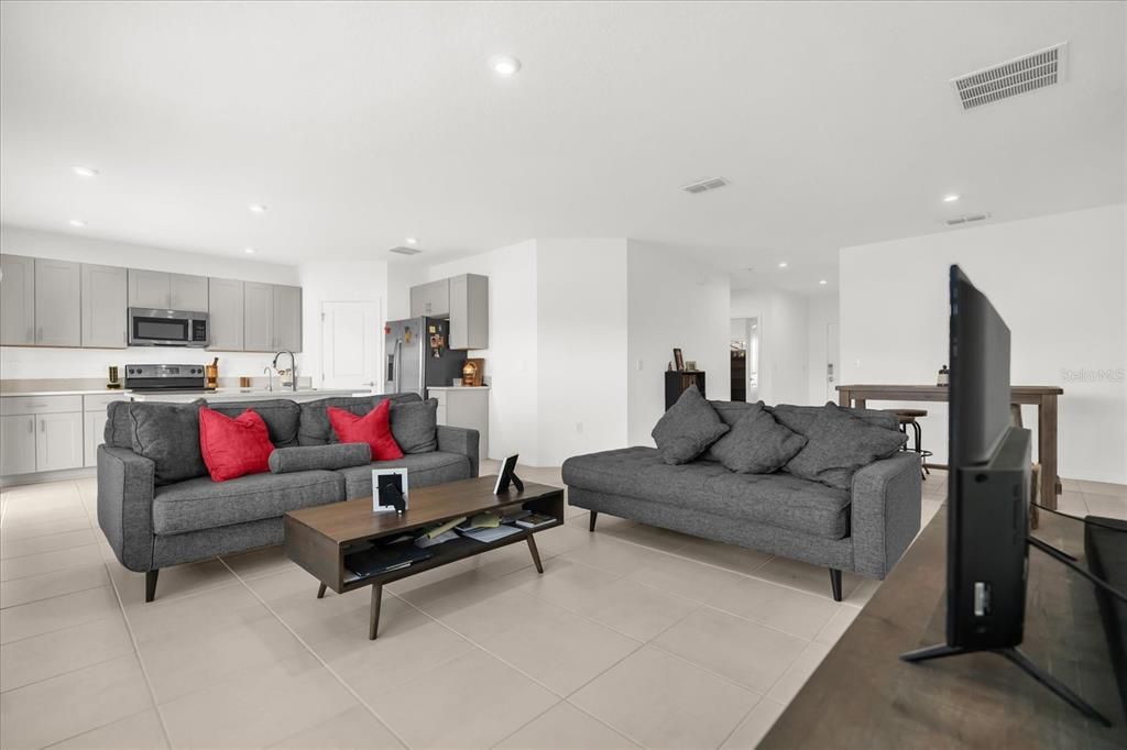 For Sale: $385,000 (3 beds, 2 baths, 1490 Square Feet)