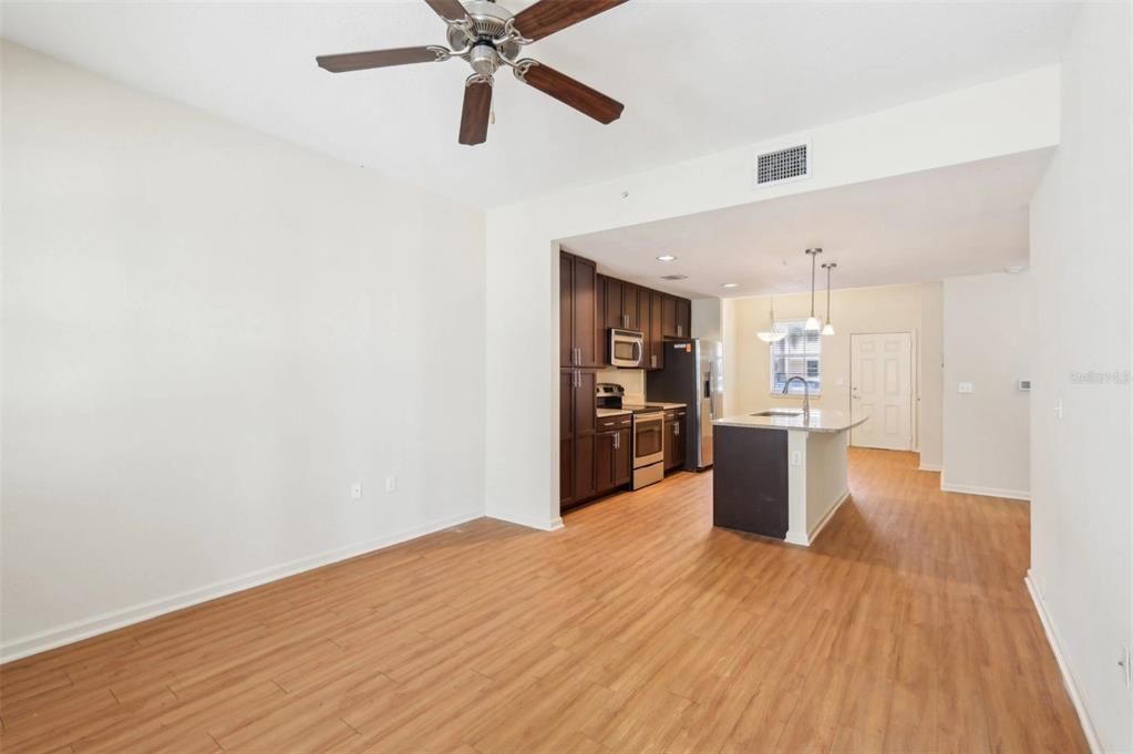 For Rent: $2,115 (1 beds, 1 baths, 772 Square Feet)