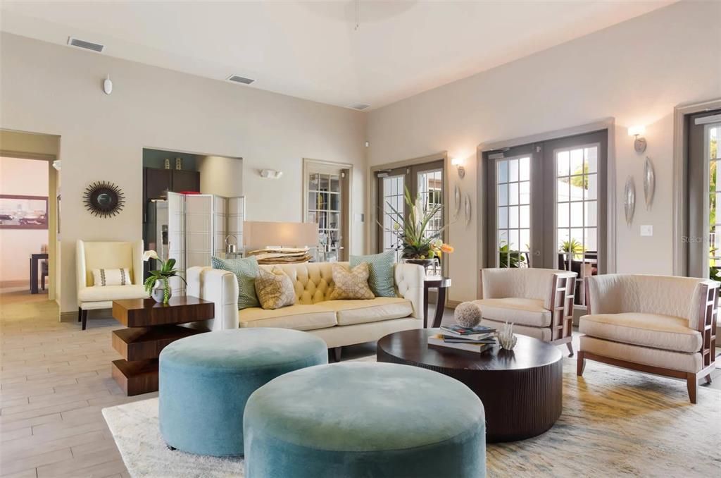 For Rent: $2,115 (1 beds, 1 baths, 772 Square Feet)