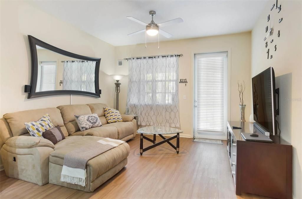 For Rent: $2,115 (1 beds, 1 baths, 772 Square Feet)