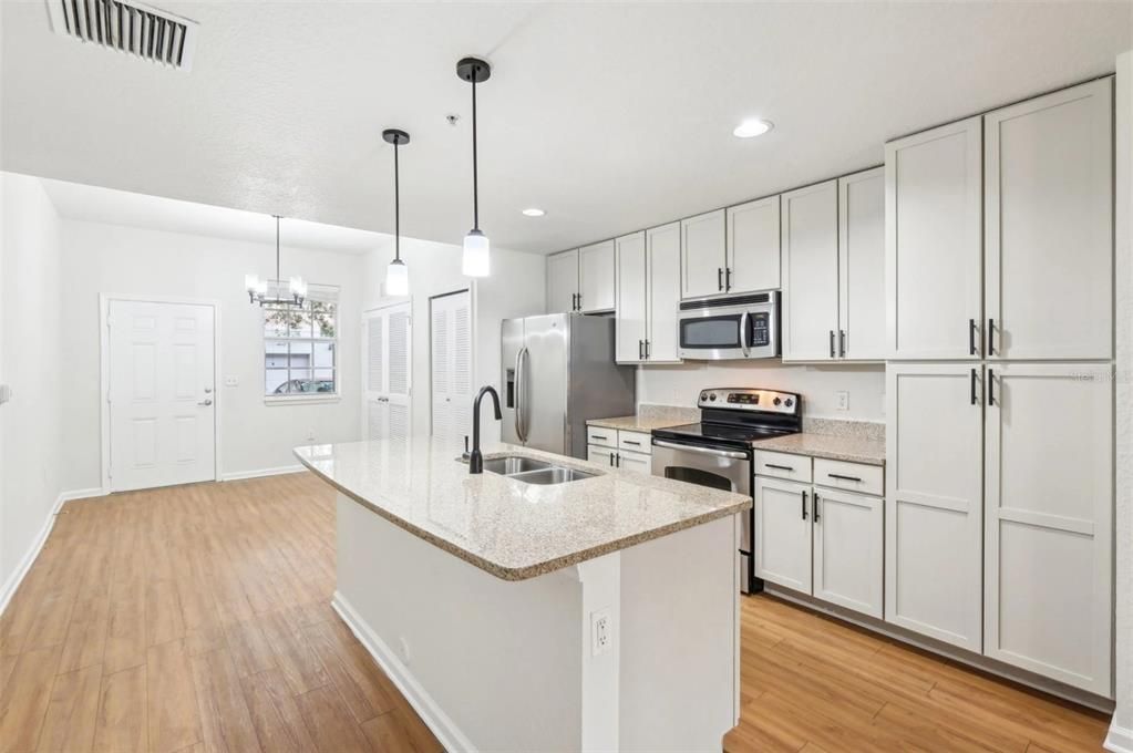 For Rent: $2,115 (1 beds, 1 baths, 772 Square Feet)