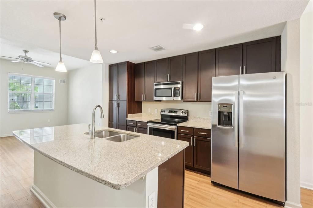 For Rent: $2,115 (1 beds, 1 baths, 772 Square Feet)