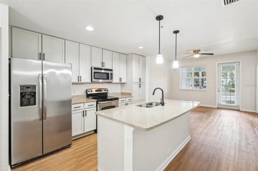 For Rent: $2,115 (1 beds, 1 baths, 772 Square Feet)