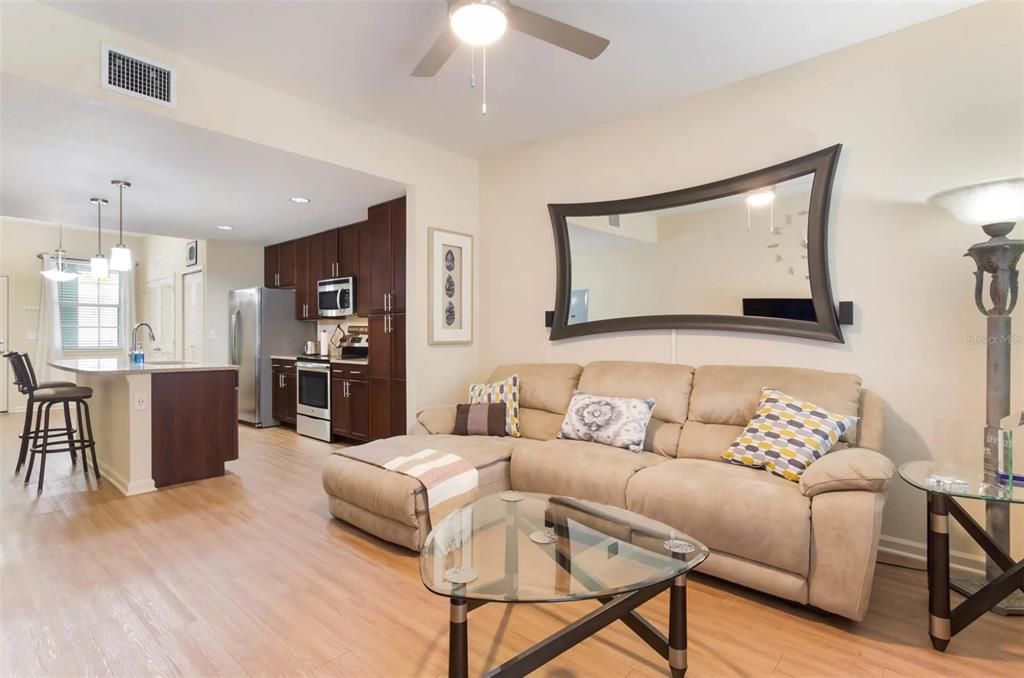 For Rent: $2,115 (1 beds, 1 baths, 772 Square Feet)