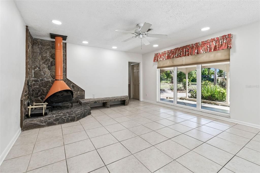 Active With Contract: $595,000 (3 beds, 2 baths, 2153 Square Feet)