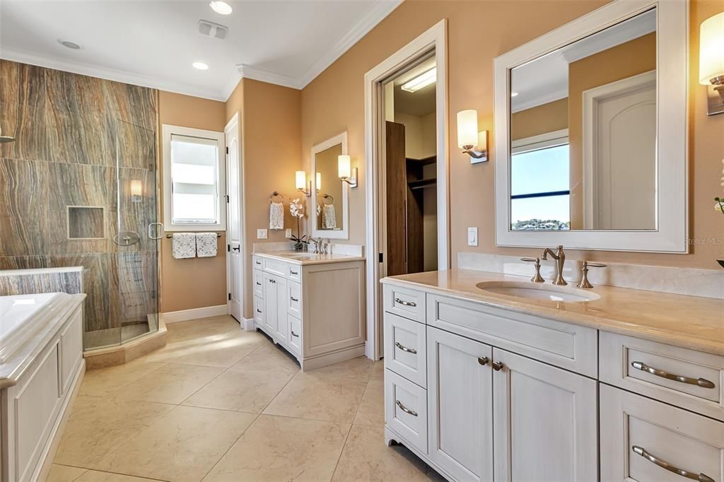 На продажу: $3,900,000 (4 спален, 4 ванн, 3536 Квадратных фут)