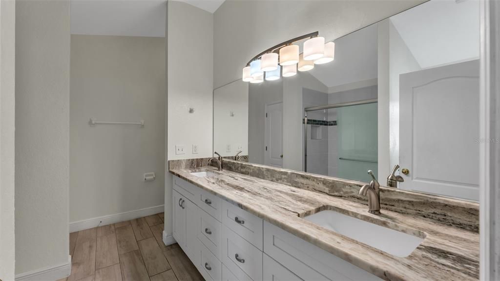 На продажу: $330,000 (3 спален, 2 ванн, 2123 Квадратных фут)