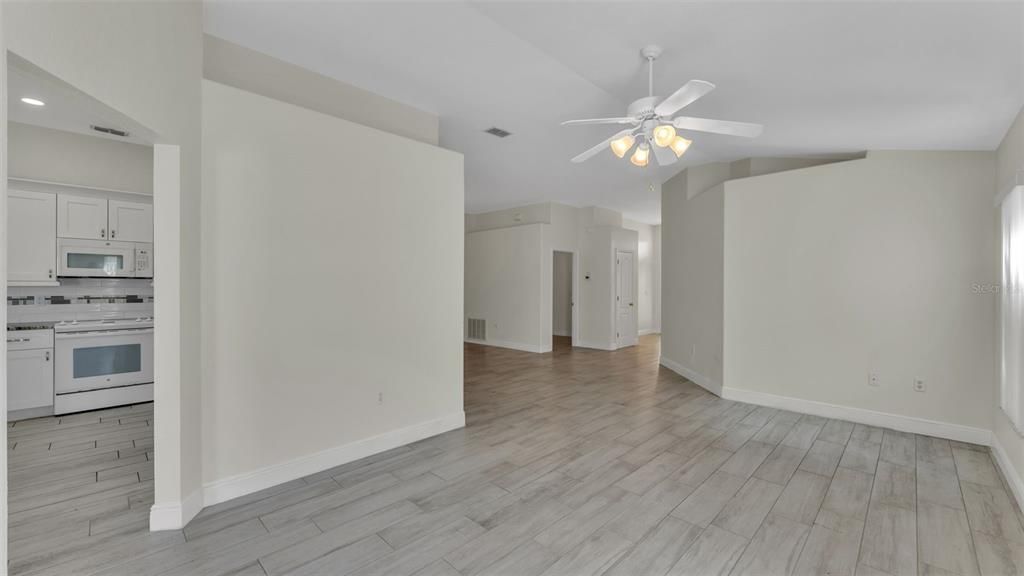 На продажу: $330,000 (3 спален, 2 ванн, 2123 Квадратных фут)